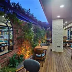 Hotel Ibis Airport *