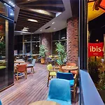 Hotel Ibis Airport *