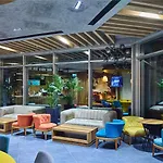 Ibis Airport Hotel *